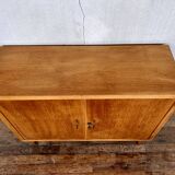 Scandinavian row adjustable shelf