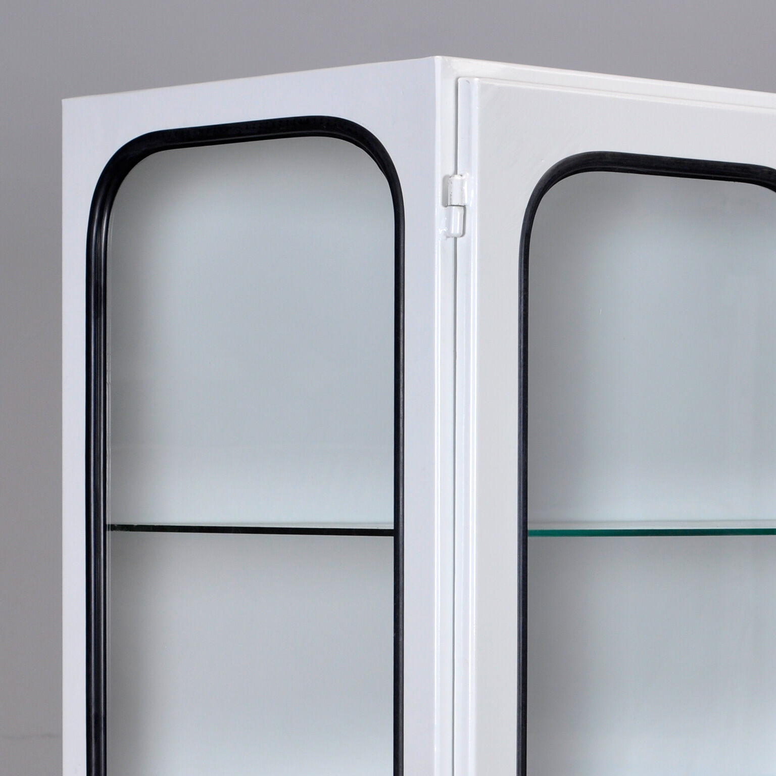 Vitrine médicale en verre et fer, années 1970