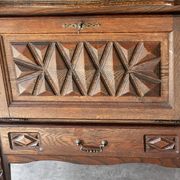 Petit meuble de rangement en chêne sculpté – circa 1930
