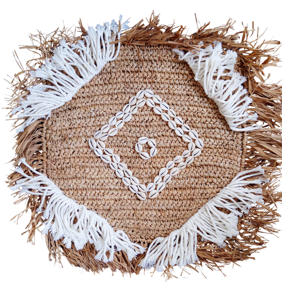 Cushion cover in natural raffia, shells and embroidery in macramé.