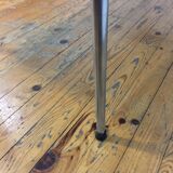 Table en formica bleu