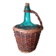 Bouteille en verre dans sa robe d'osier