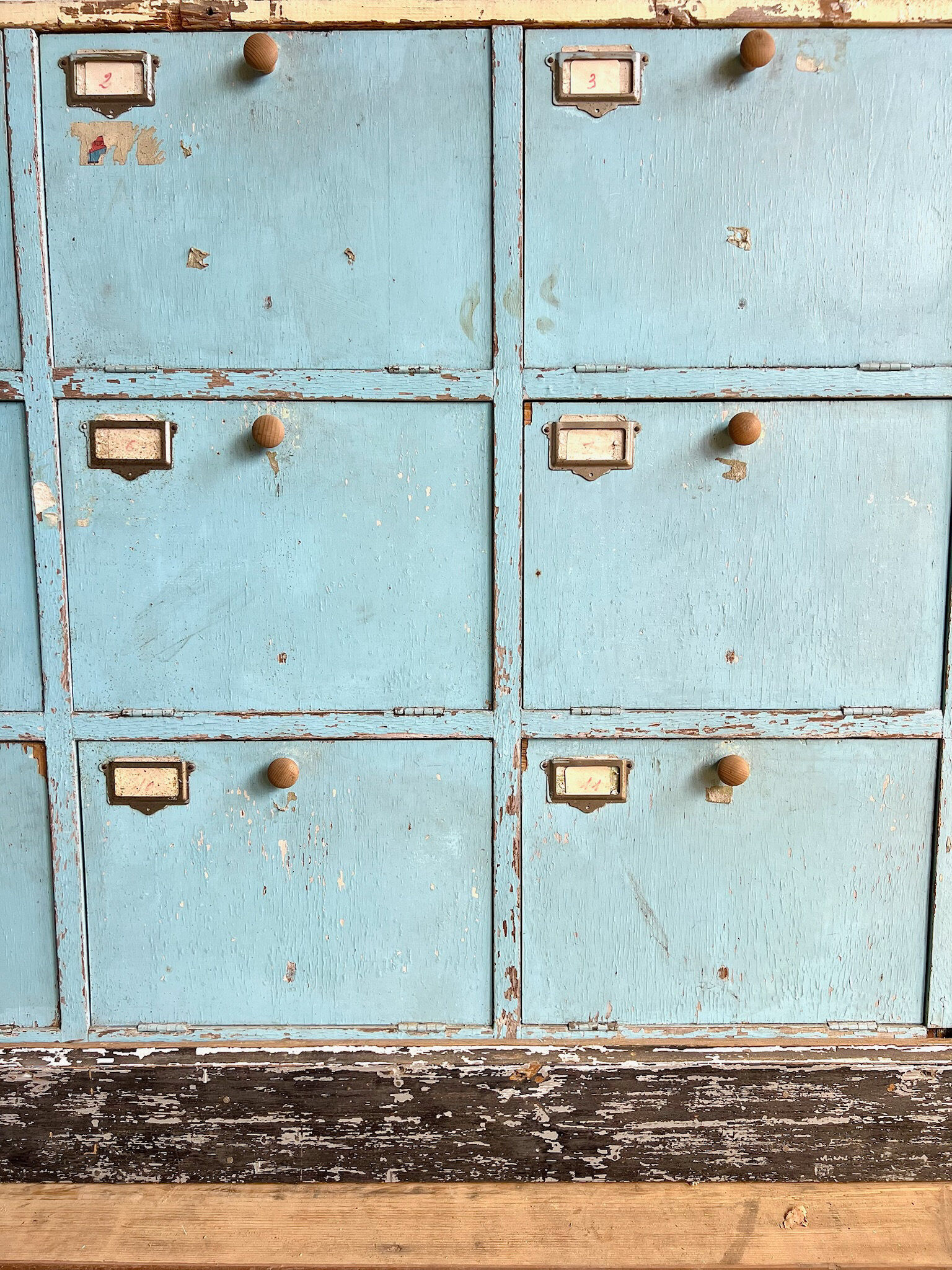 Old workshop cabinet with flaps, original patina.