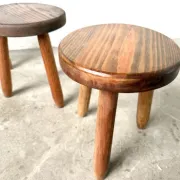 Série de 3 tabourets tripodes en hêtre, années 60