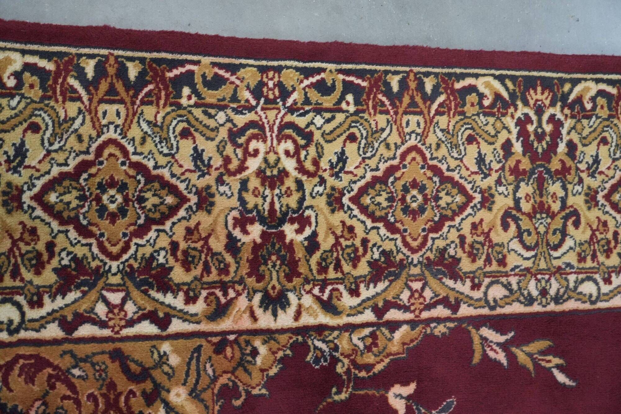 Rug with beautiful patterns in mainly red and yellow colours 296x203cm