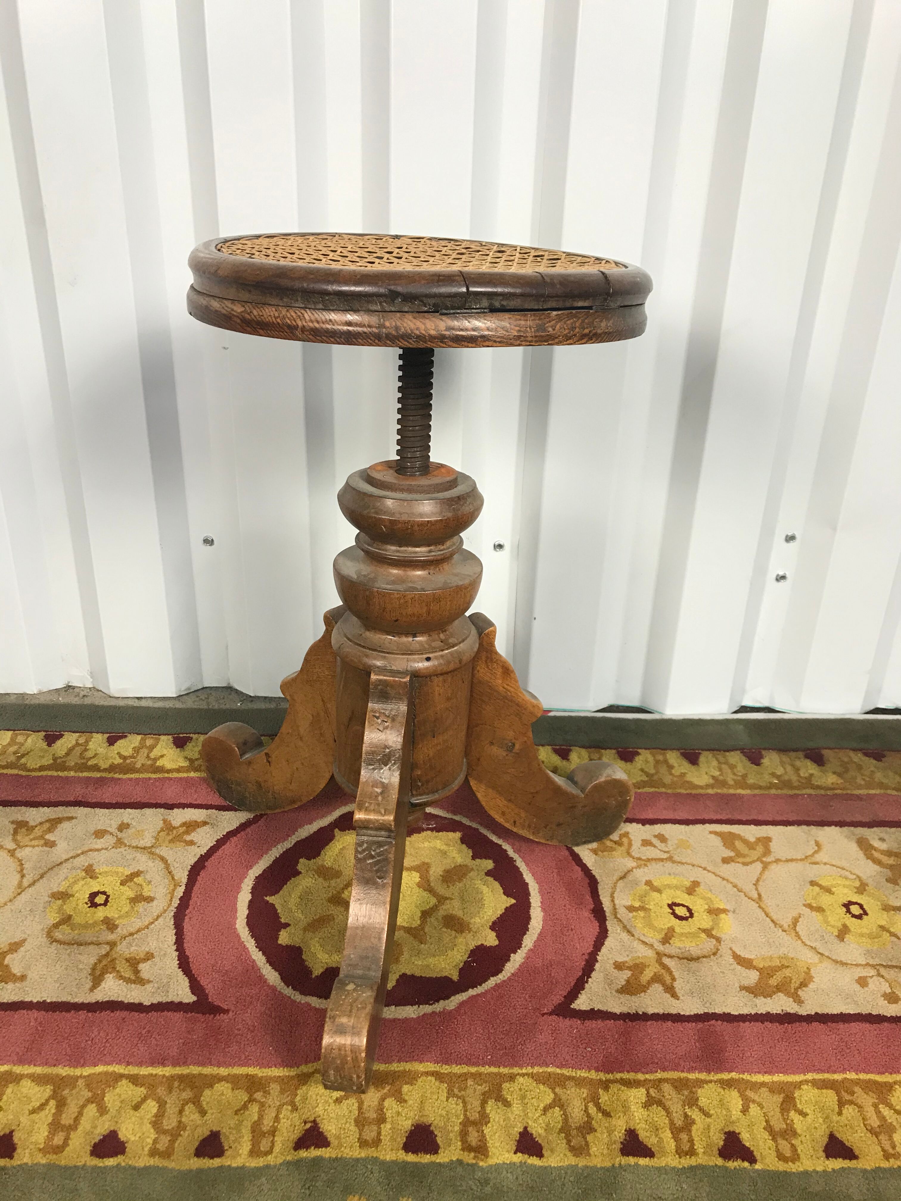 Piano stool in walnut and canning