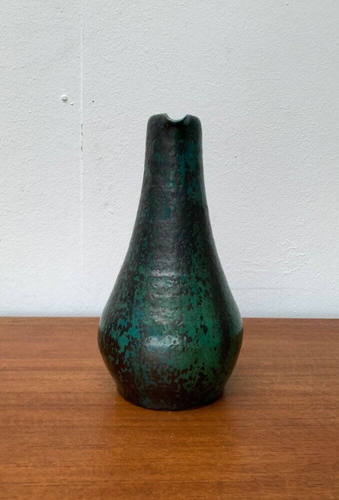 Carafe vase of studio pottery in a minimalist mid-century style by Helma Klett for Kunsttöpferei Klett, 1960s.