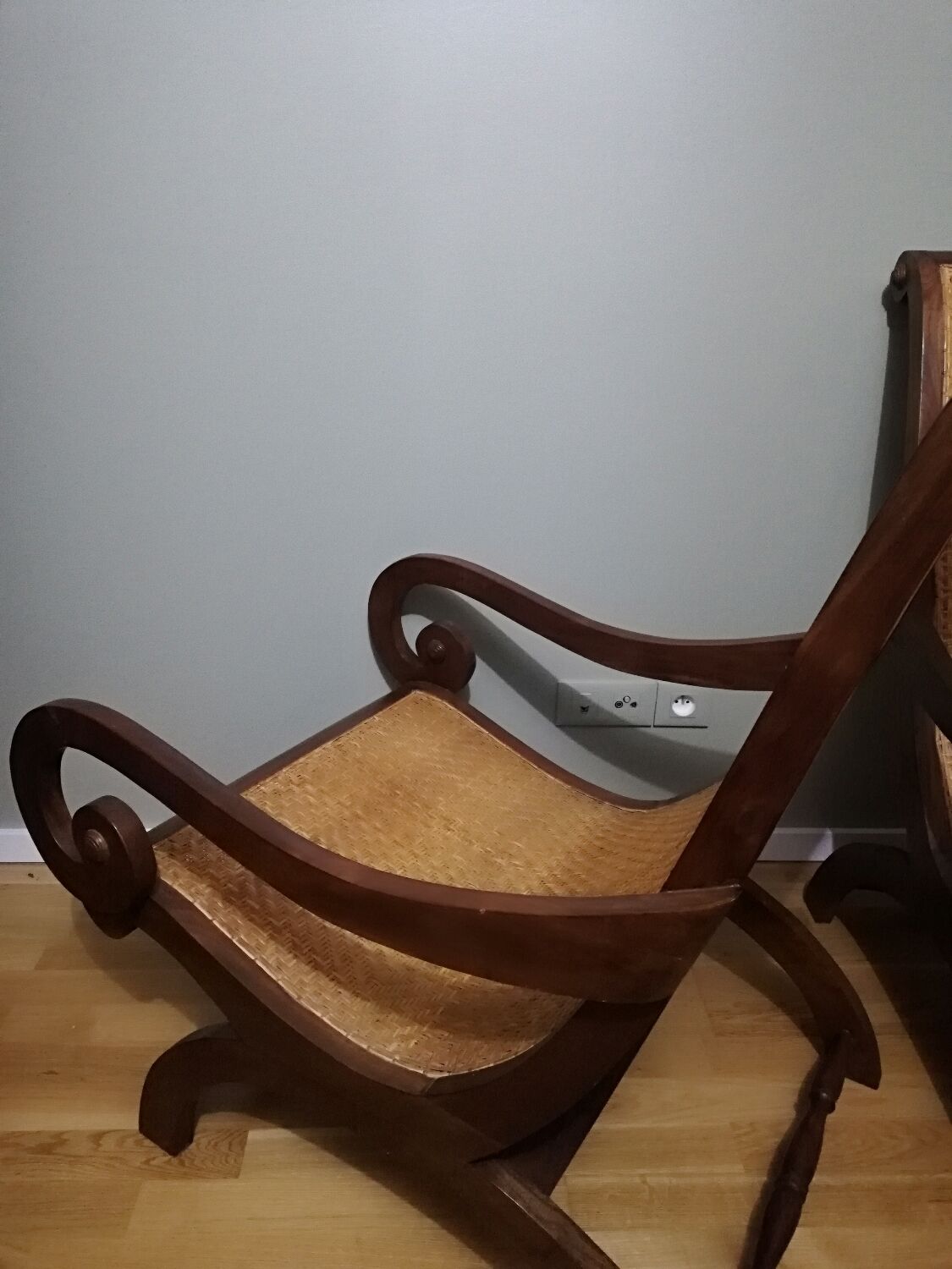 Deux fauteuils coloniaux planteurs