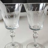 Lot 8 Verres à col évasé, en cristallin. A Décor végétal dépoli. Haut 16 cm
