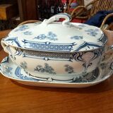 tureen and its display faience of st amand and Hamage model manon