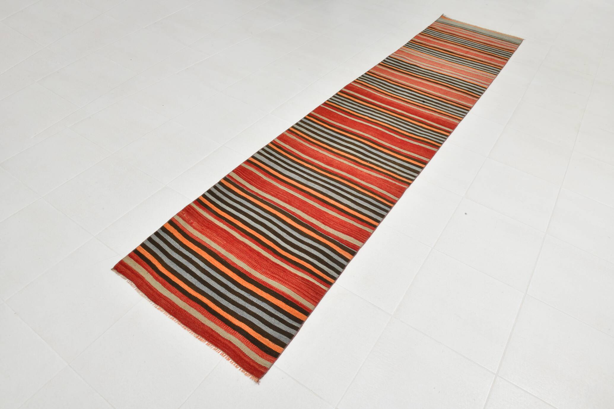 Runner Vintage Rayé – Tapis Kilim Graphique Tissé Main, 77x360 Cm
