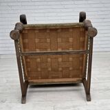 Fauteuil danois à dossier haut des années 1950, en laine tissée à la main, velours, bois de chêne sculpté.