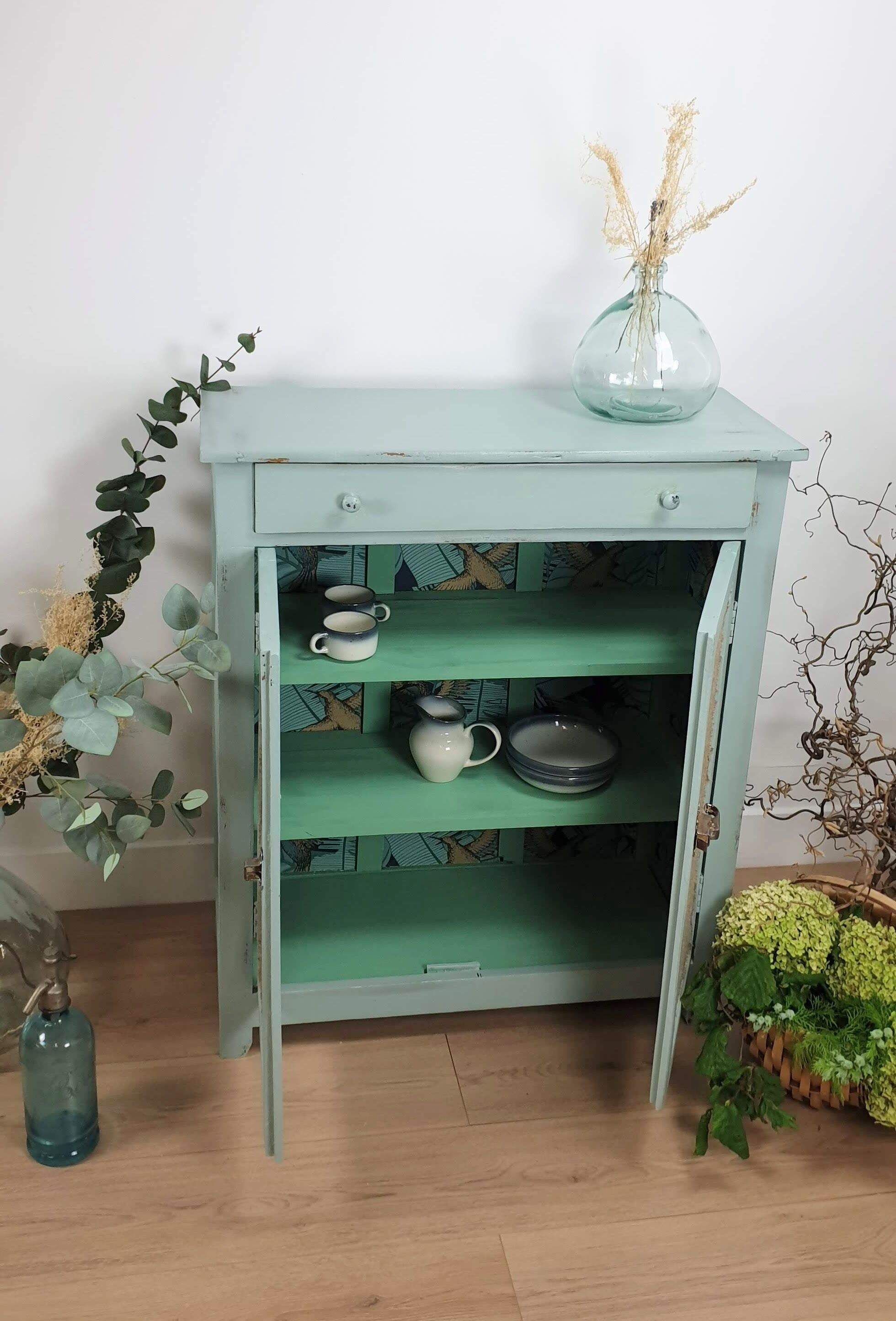 Blue parisian buffet