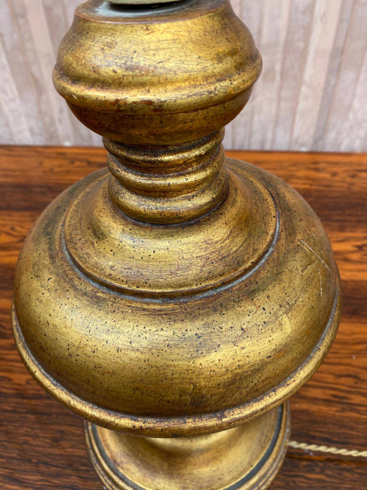 Lampe vintage pied de boule dorée