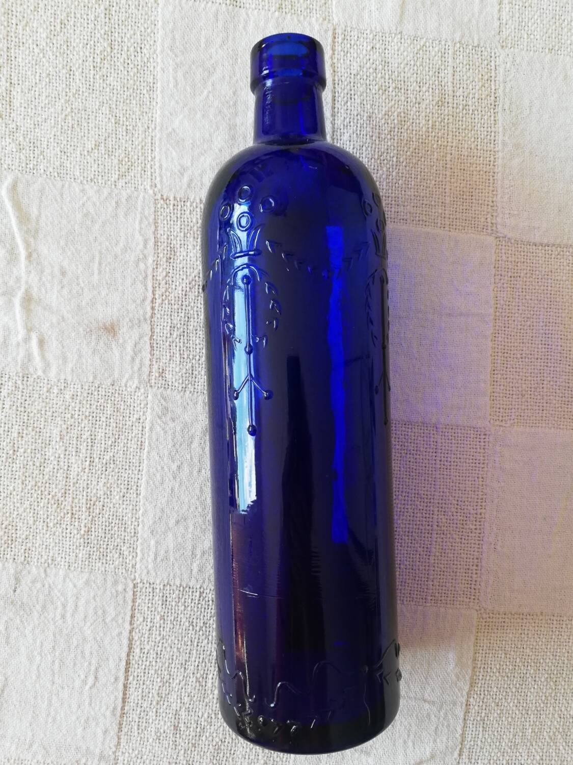Vintage cobalt blue bottle 80's floral decoration garlands in relief