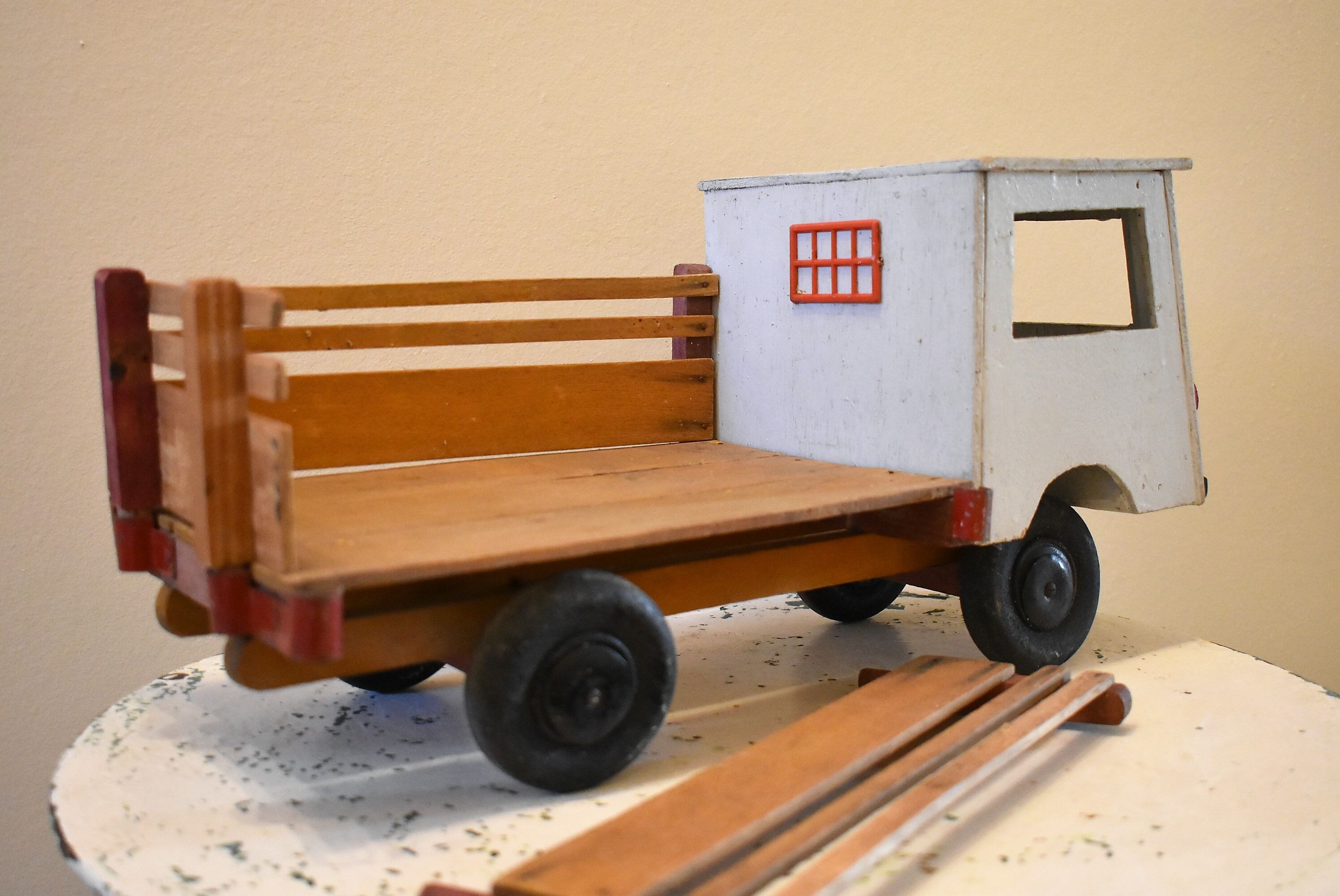 Truck wooden former Dejou
