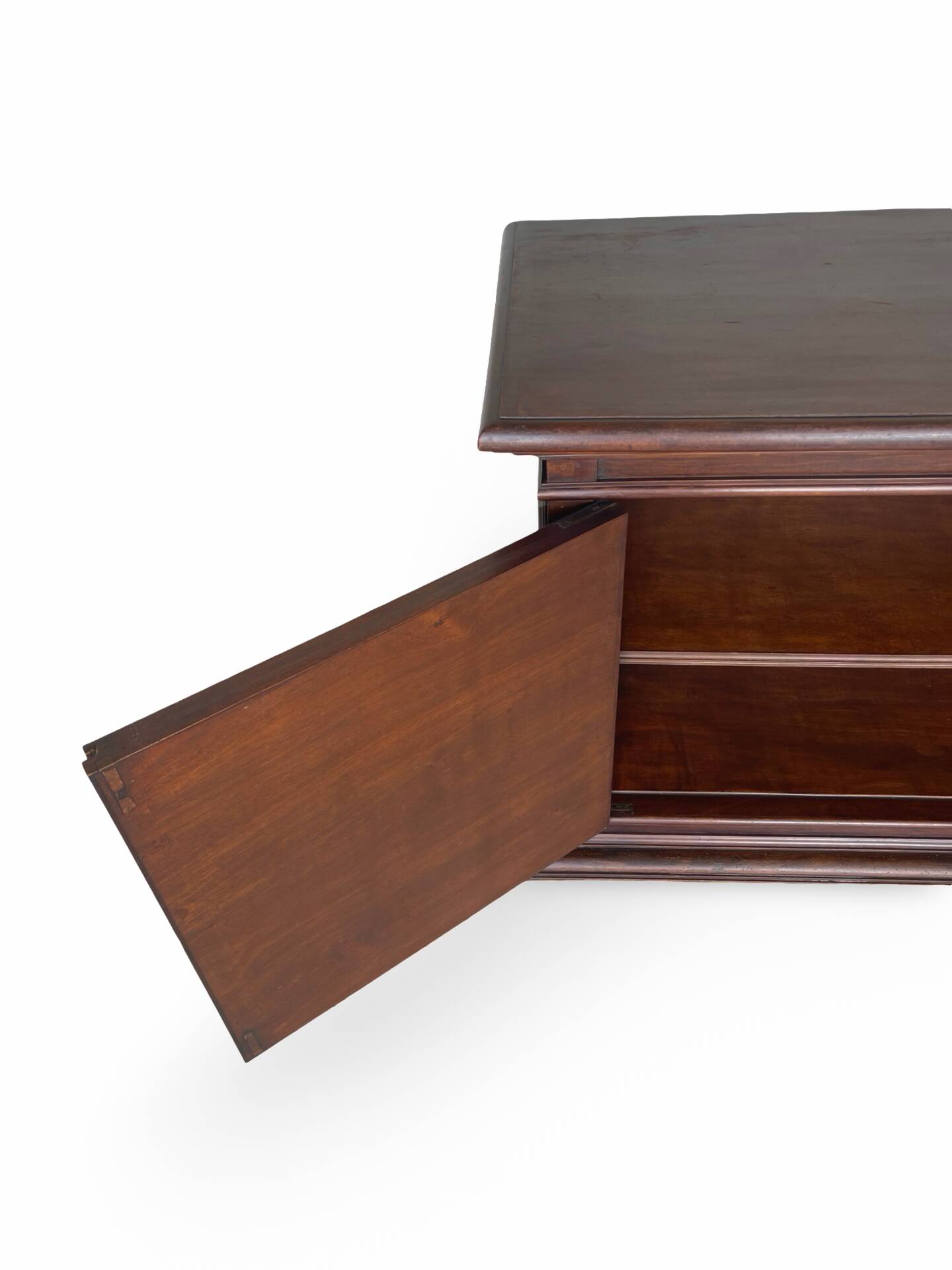 The high-quality Italian Renaissance Revival credenza, 1920s/1930s
