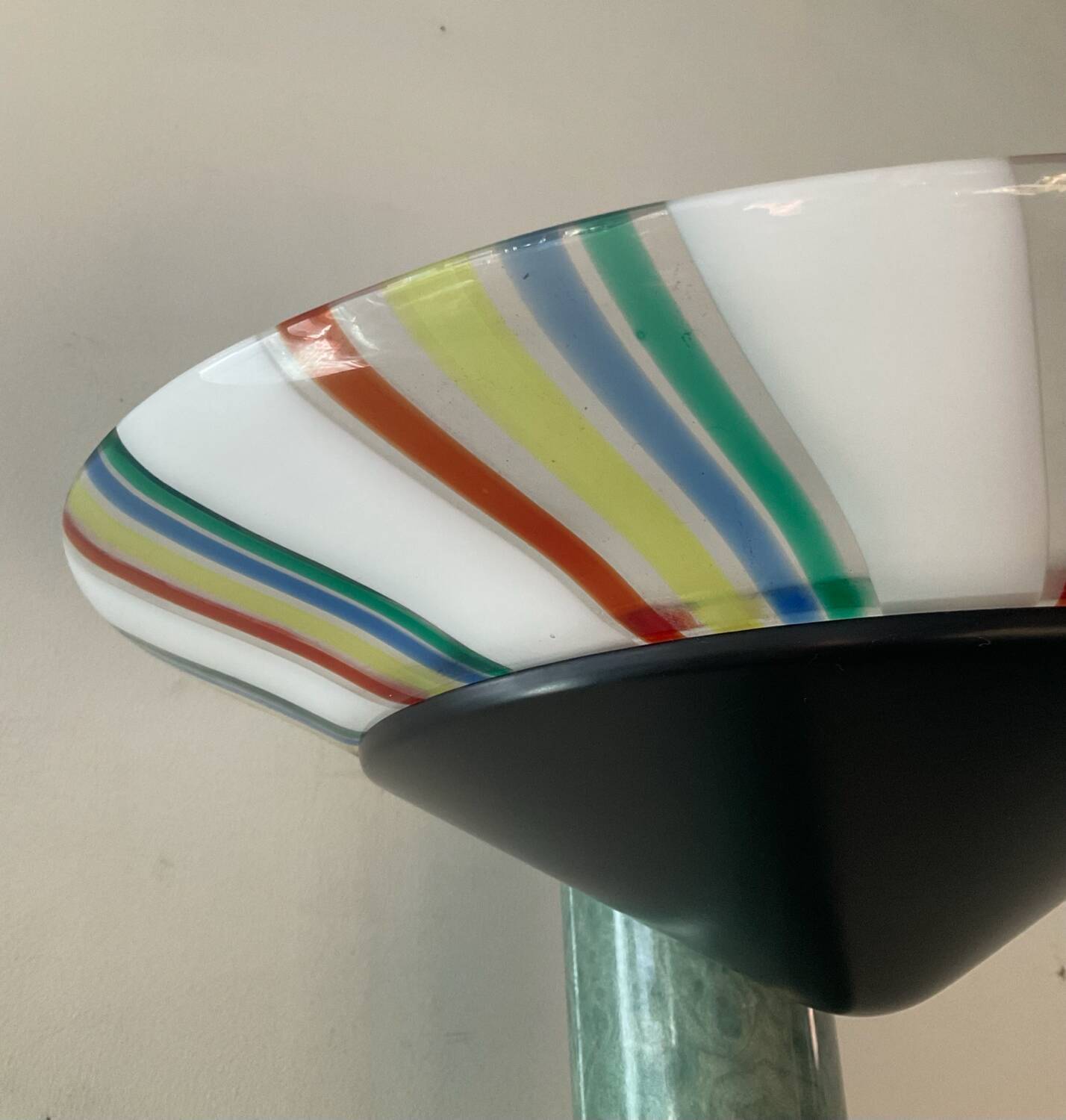 Italian floor lamp in Memphis style from the 70s-80s.