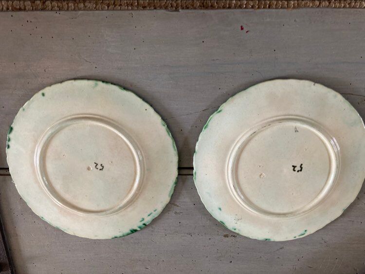 Set of 2 strawberry plates Majolica Barbotine