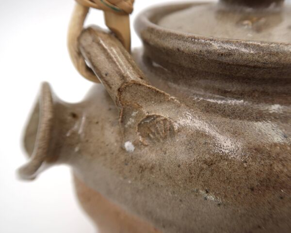 Théière en grès de Pierre Digan avec anse en bambou, La Borne années 60