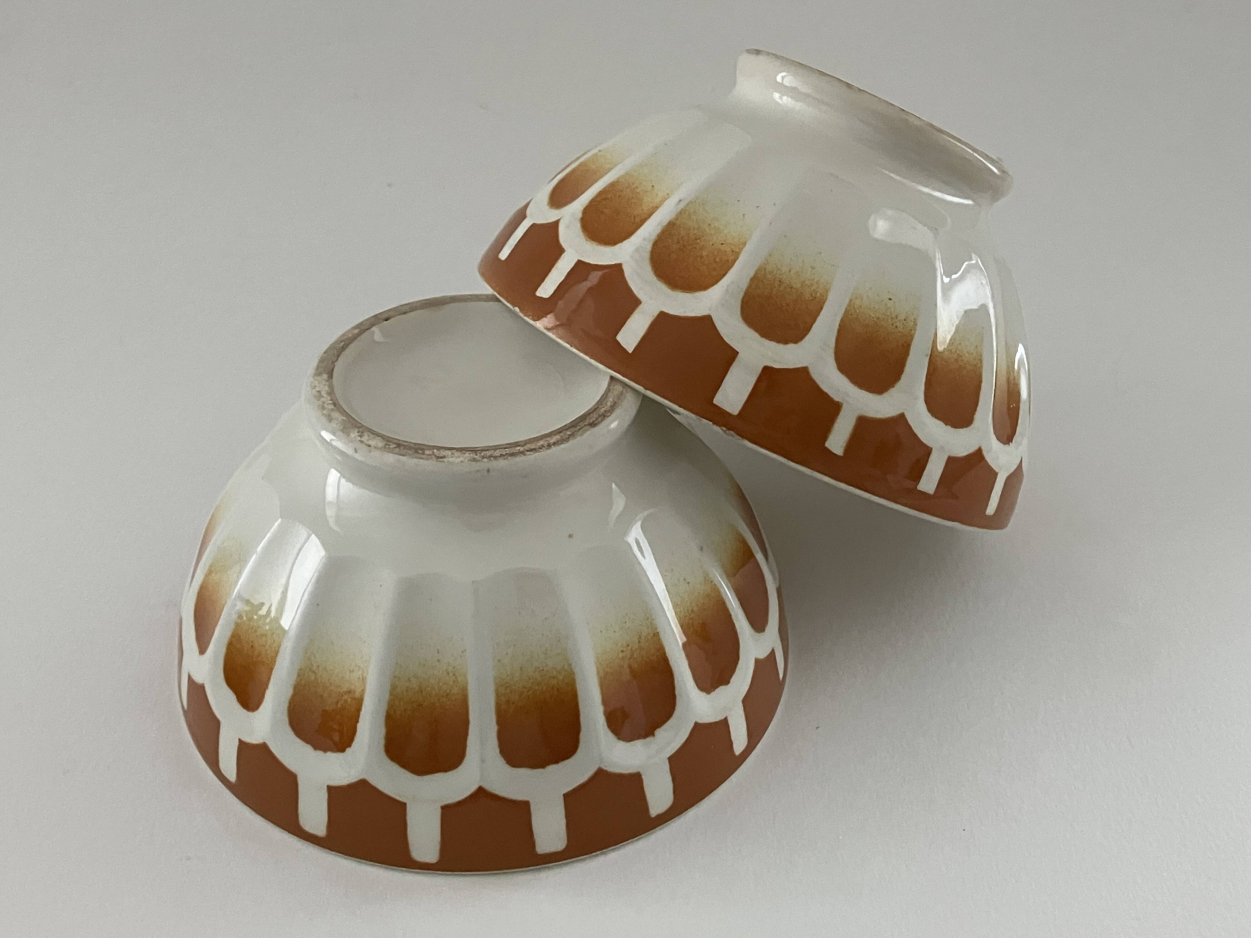 Paire d'anciens bols