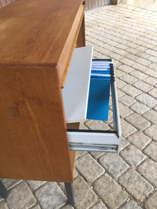 Meuble de bureau à porte coulissante