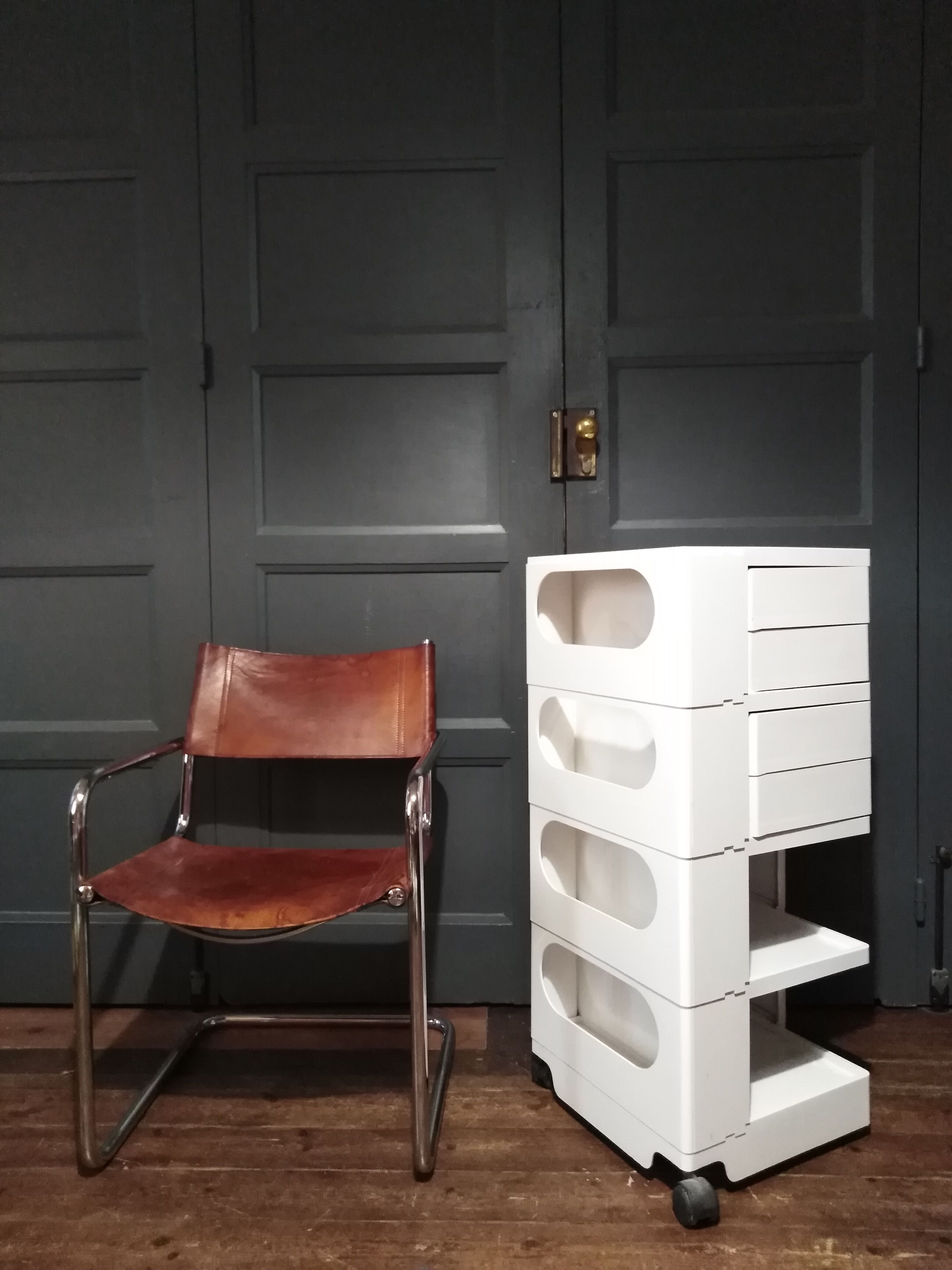 Joe Colombo - serves Boby Trolley