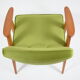 Fauteuil restauré vintage, modèle 366, designer J. Chierowski, velours olive