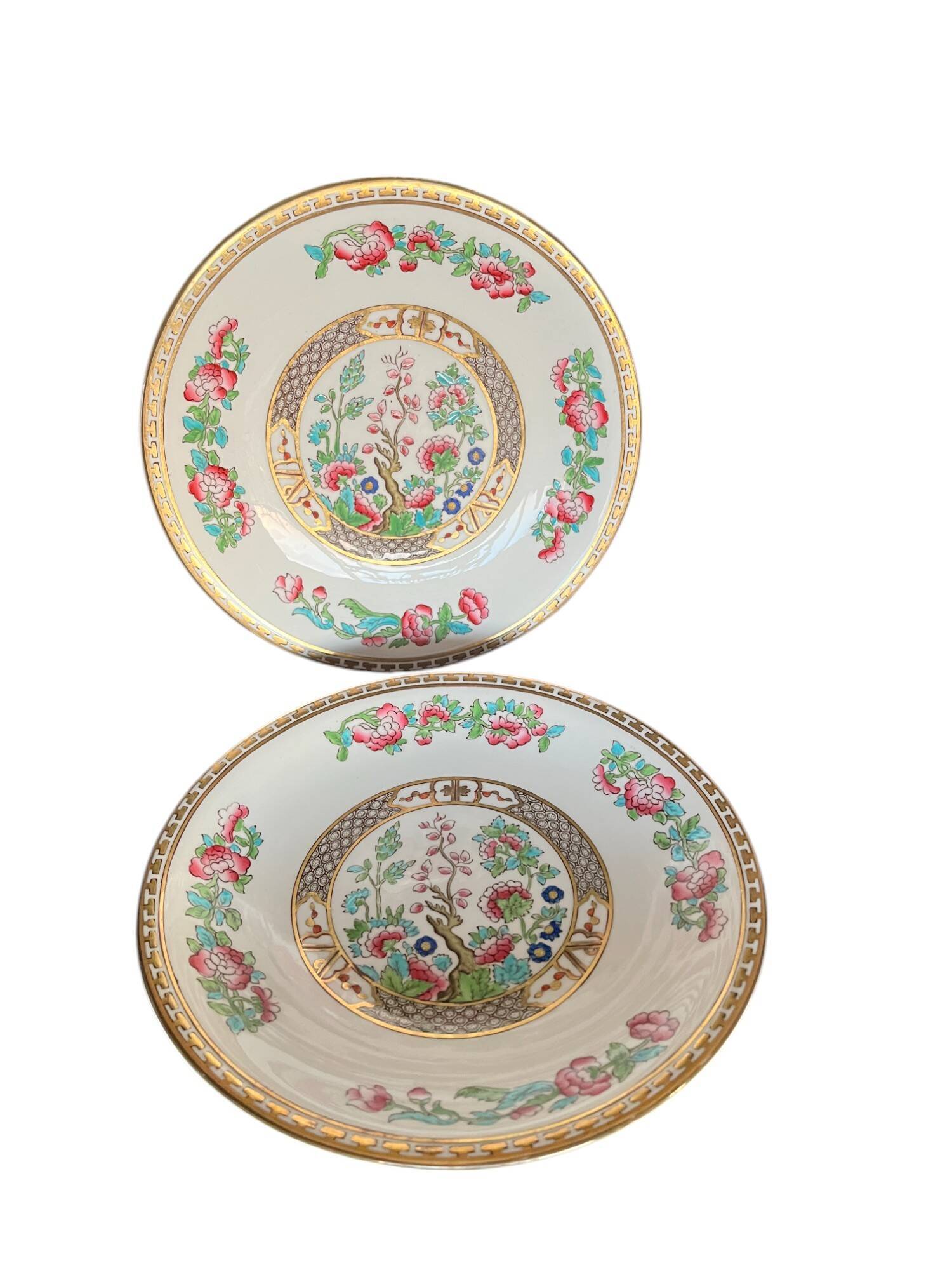 Two English porcelain plates by Bridgewood from the 20th century.