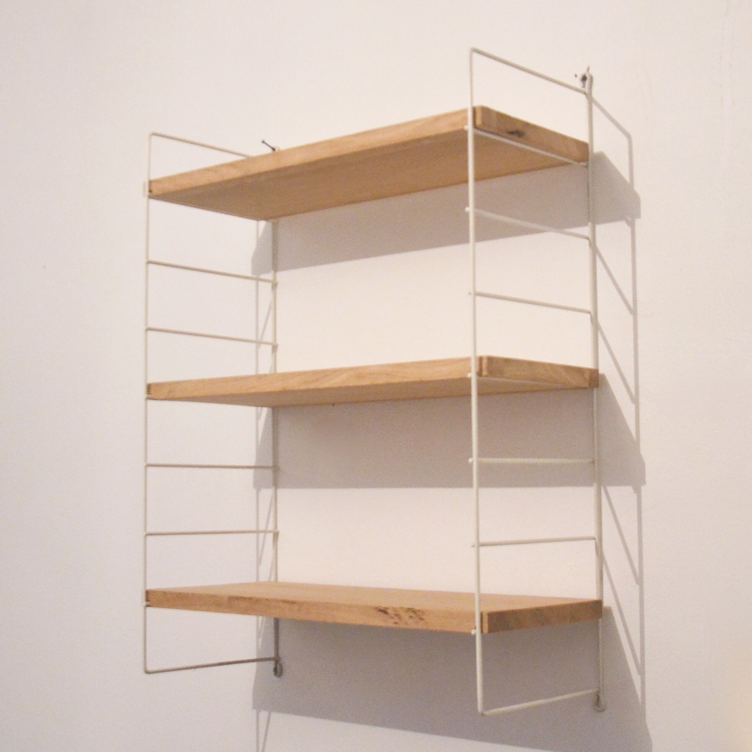 Shelf wall string 60s