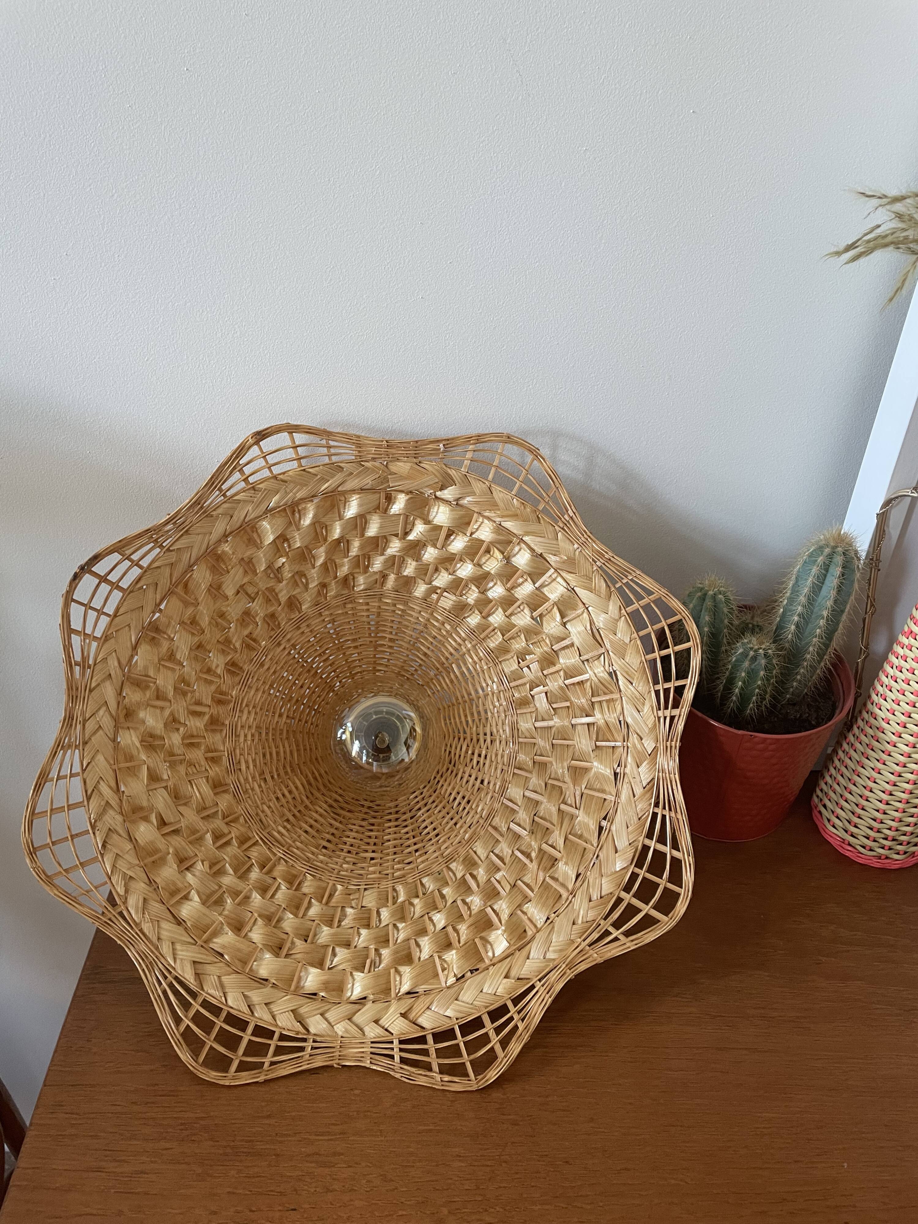 Wall lamp in natural fiber