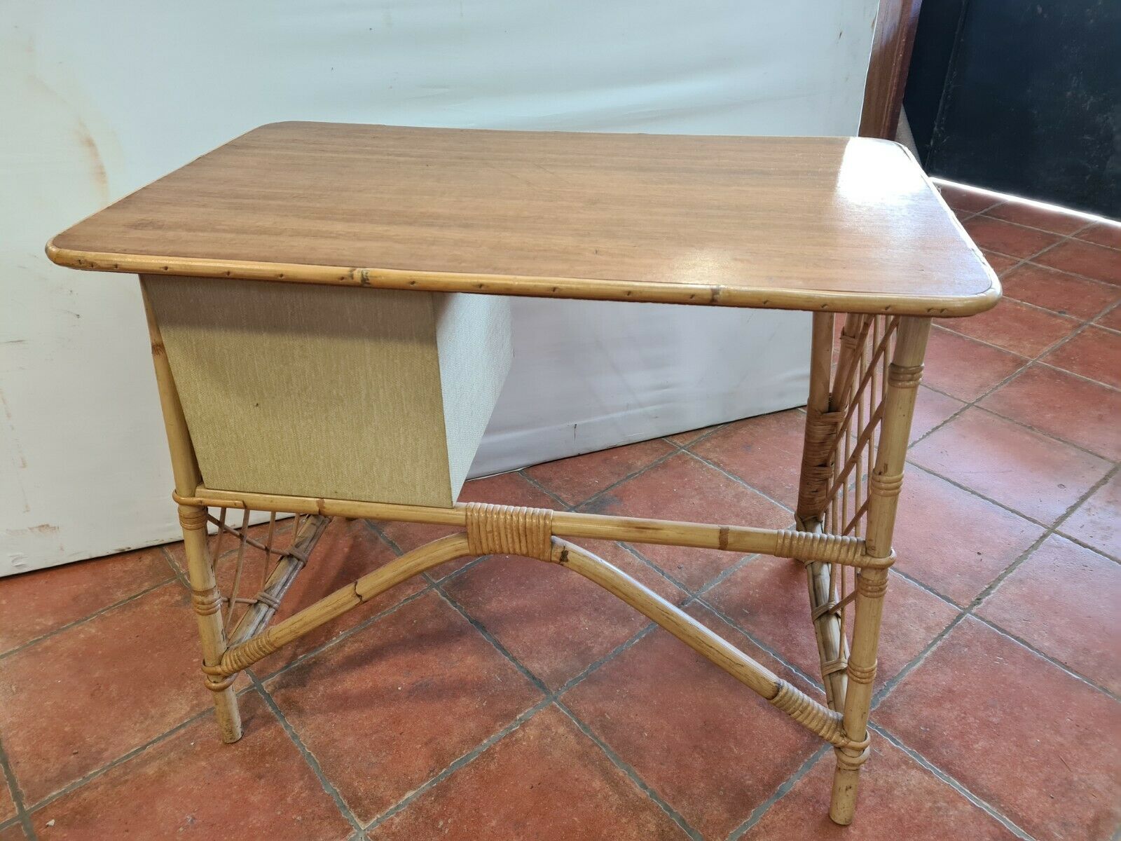 Vintage rattan desk with his chair