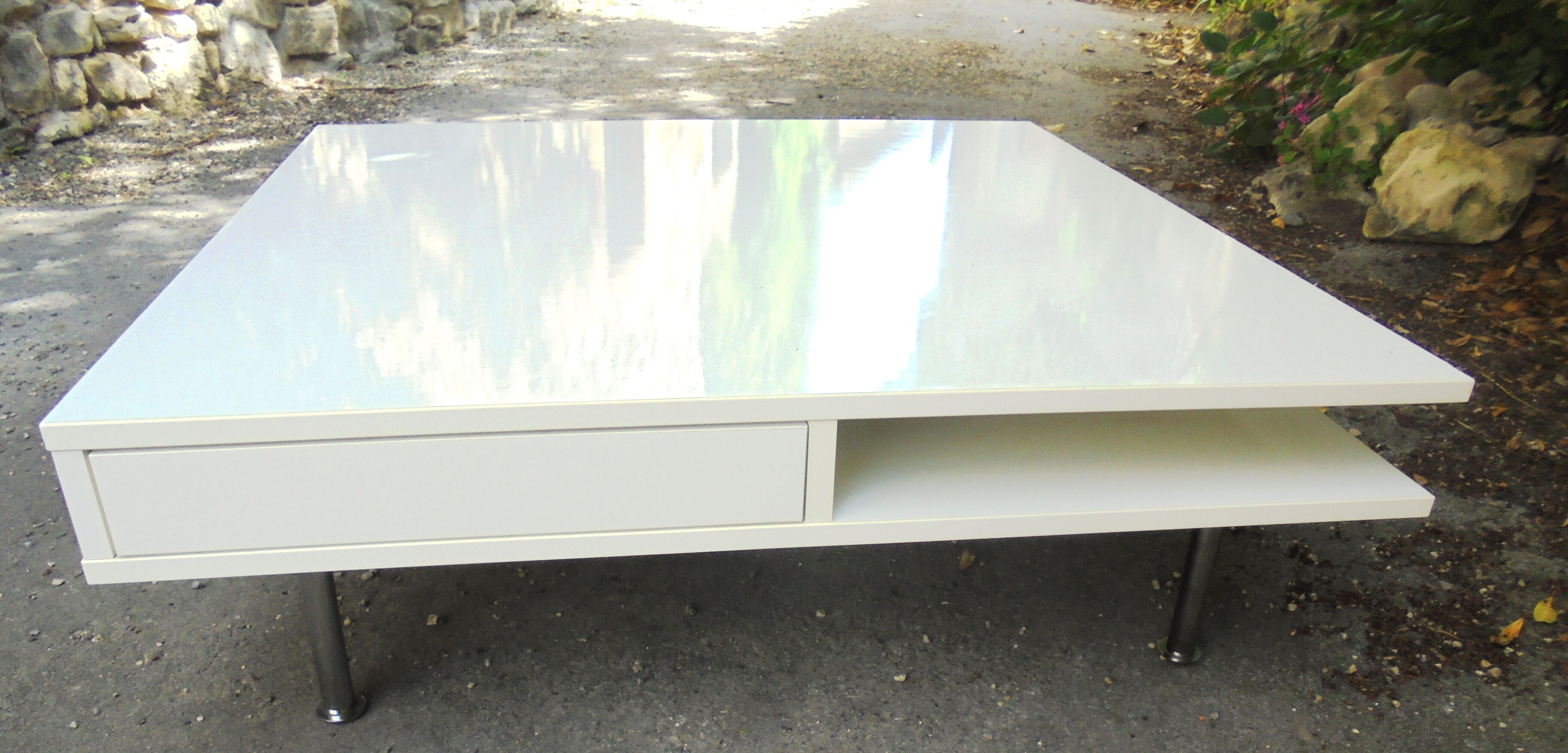 Drawer coffee table