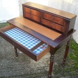 Small stepped nureau