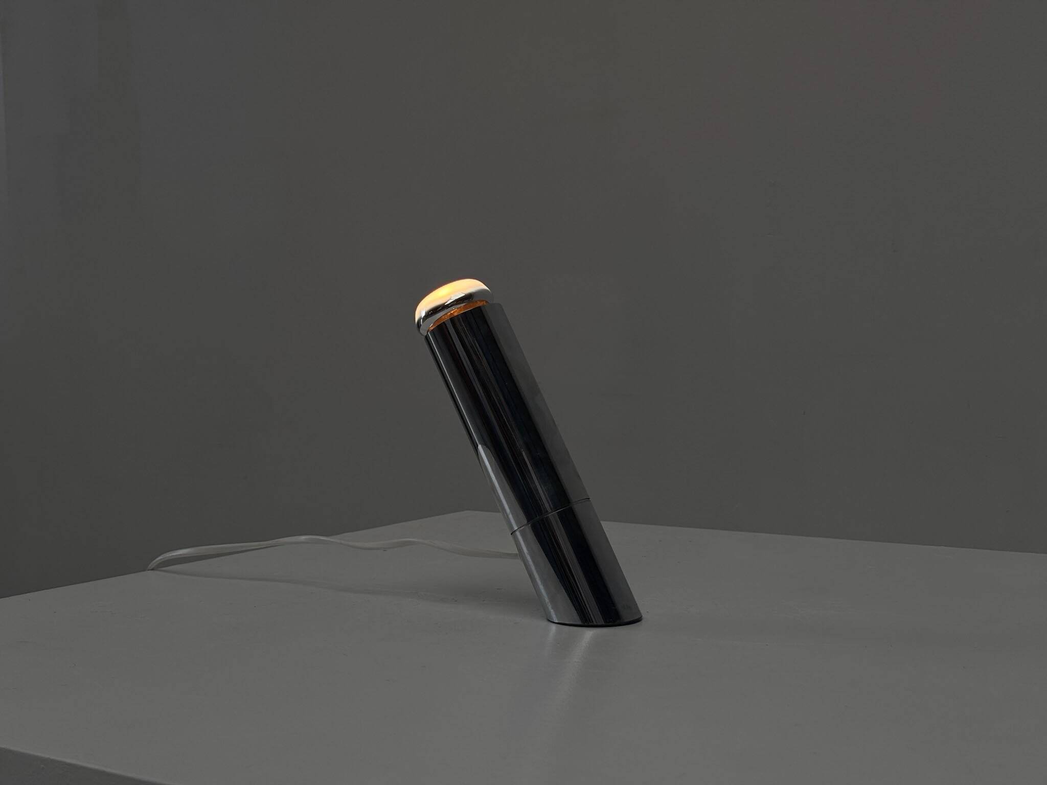 Lampe de table élégante en chrome