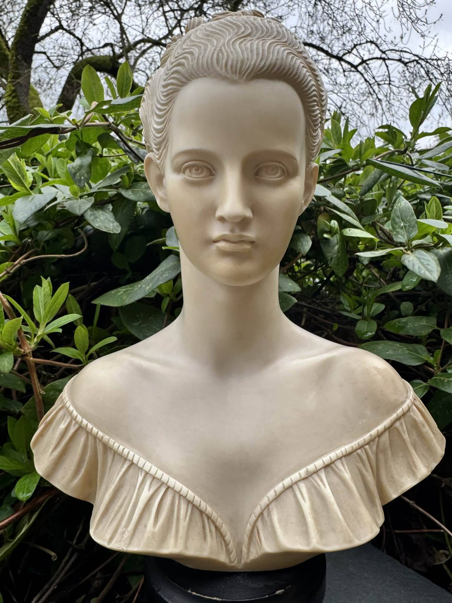 Grand buste en albâtre Manon Lescaut signé Arnaldo Giannelli