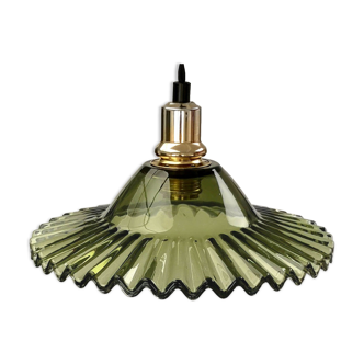 Undulating hanging lamp