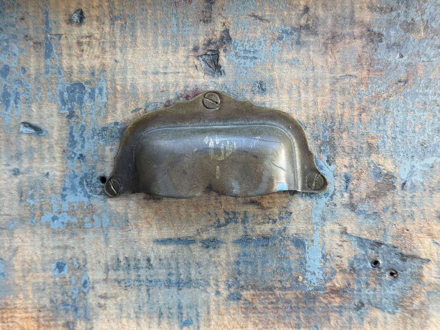 Blue patina beech drawer console established in 1940.