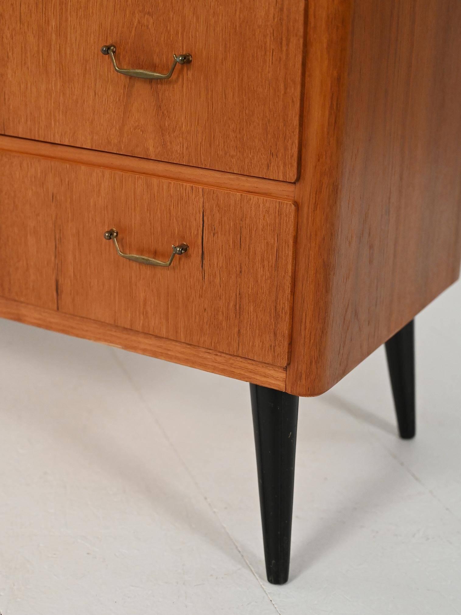 Commode scandinave en teck avec pieds noirs