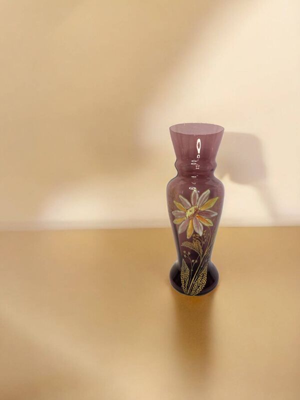 Legras Montjoye, vase violet verre émaillé marguerite vers 1900