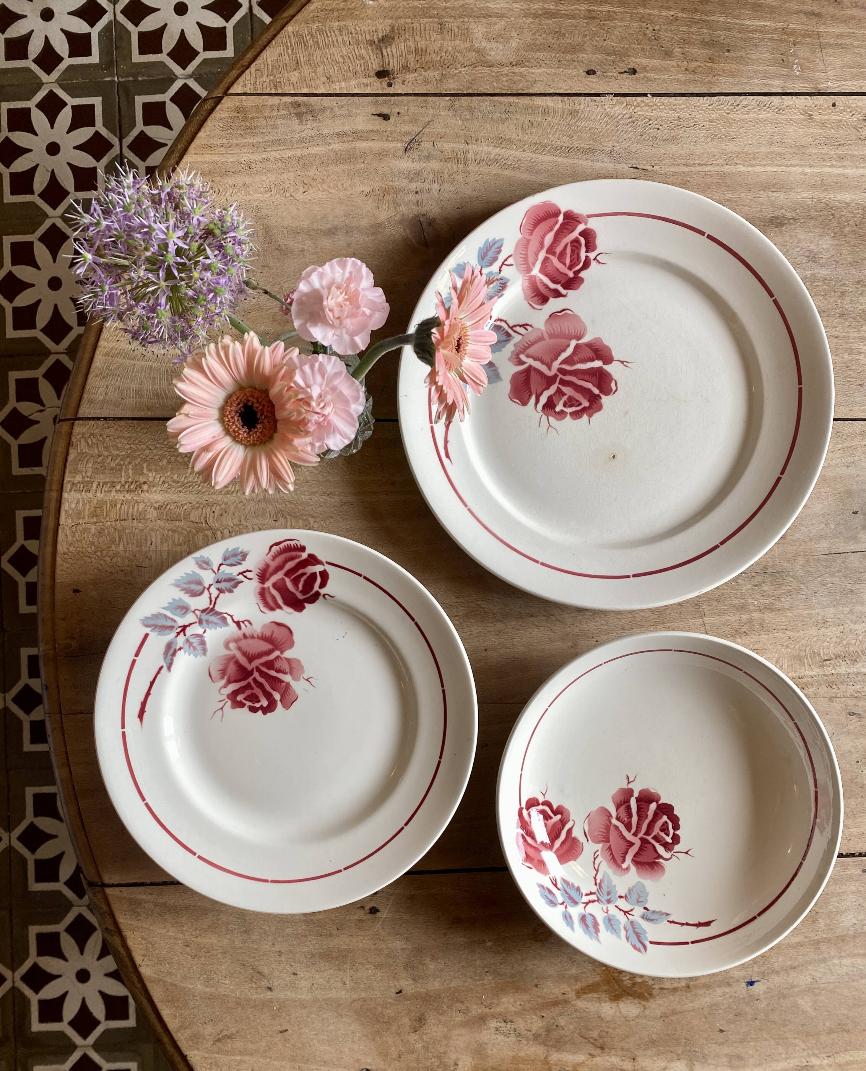 Set of 3 vintage iron clay dishes model 4205 from Saint Amand