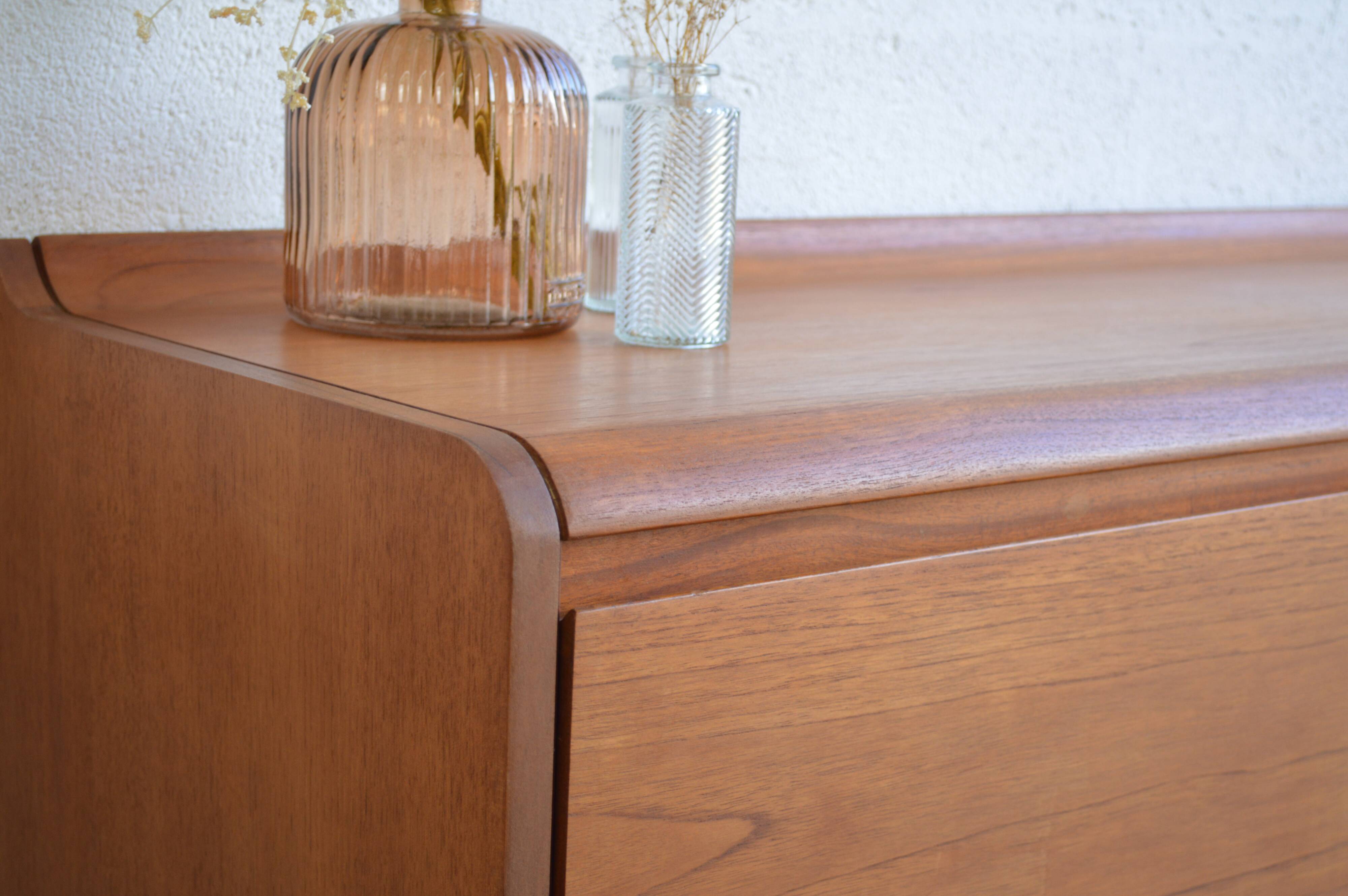 Curved enfilade by White & Newton * 208 cm