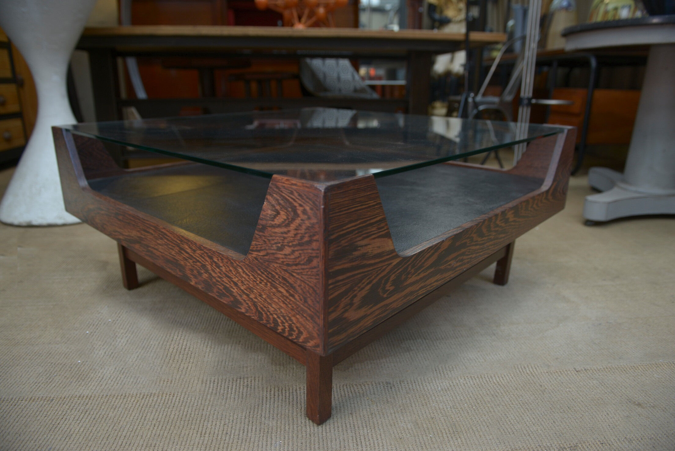 Coffee table in rosewood and glass 1970