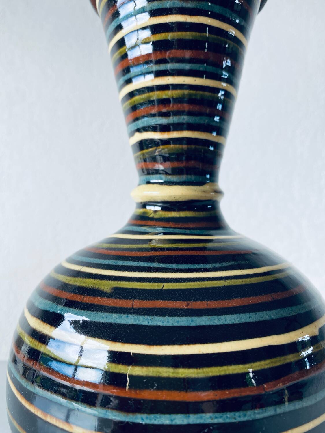 Glazed earthenware pottery
