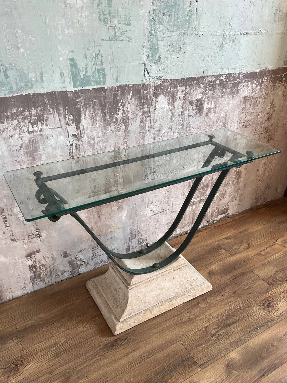 Console in glass and antique patinated metal
