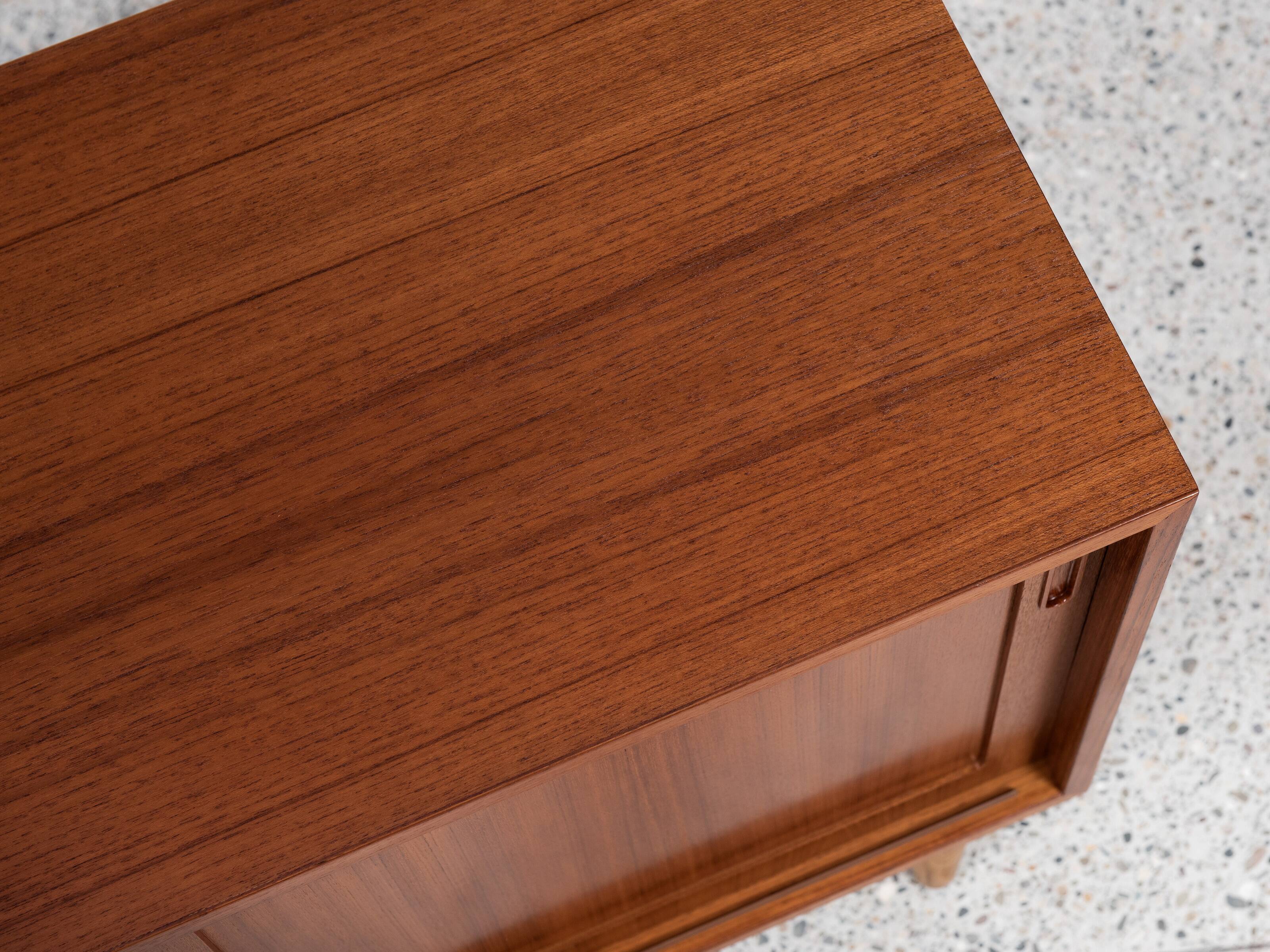 Small Danish sideboard in teak by Hundevad 1960s - 108 cm