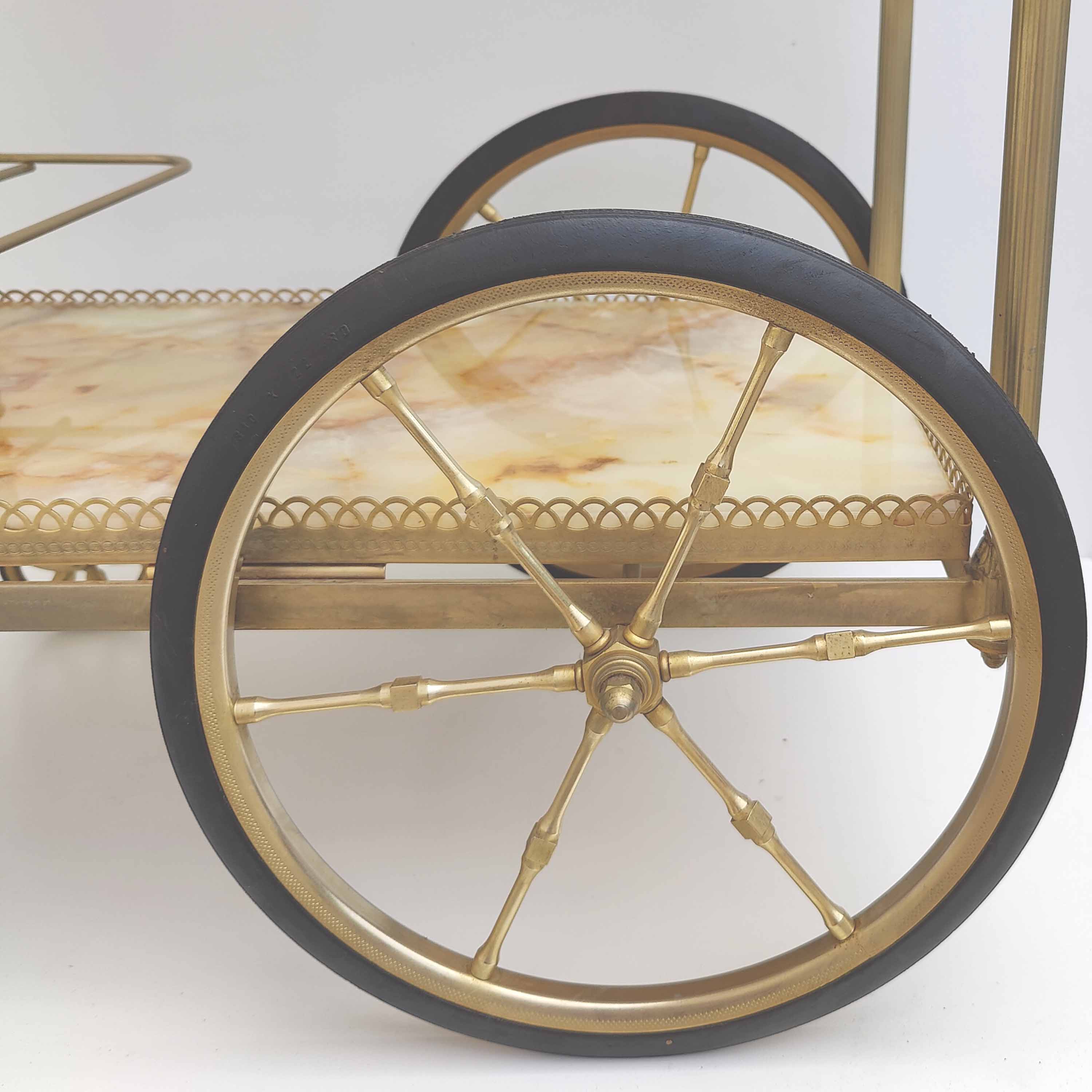 Golden bar and onyx dessert