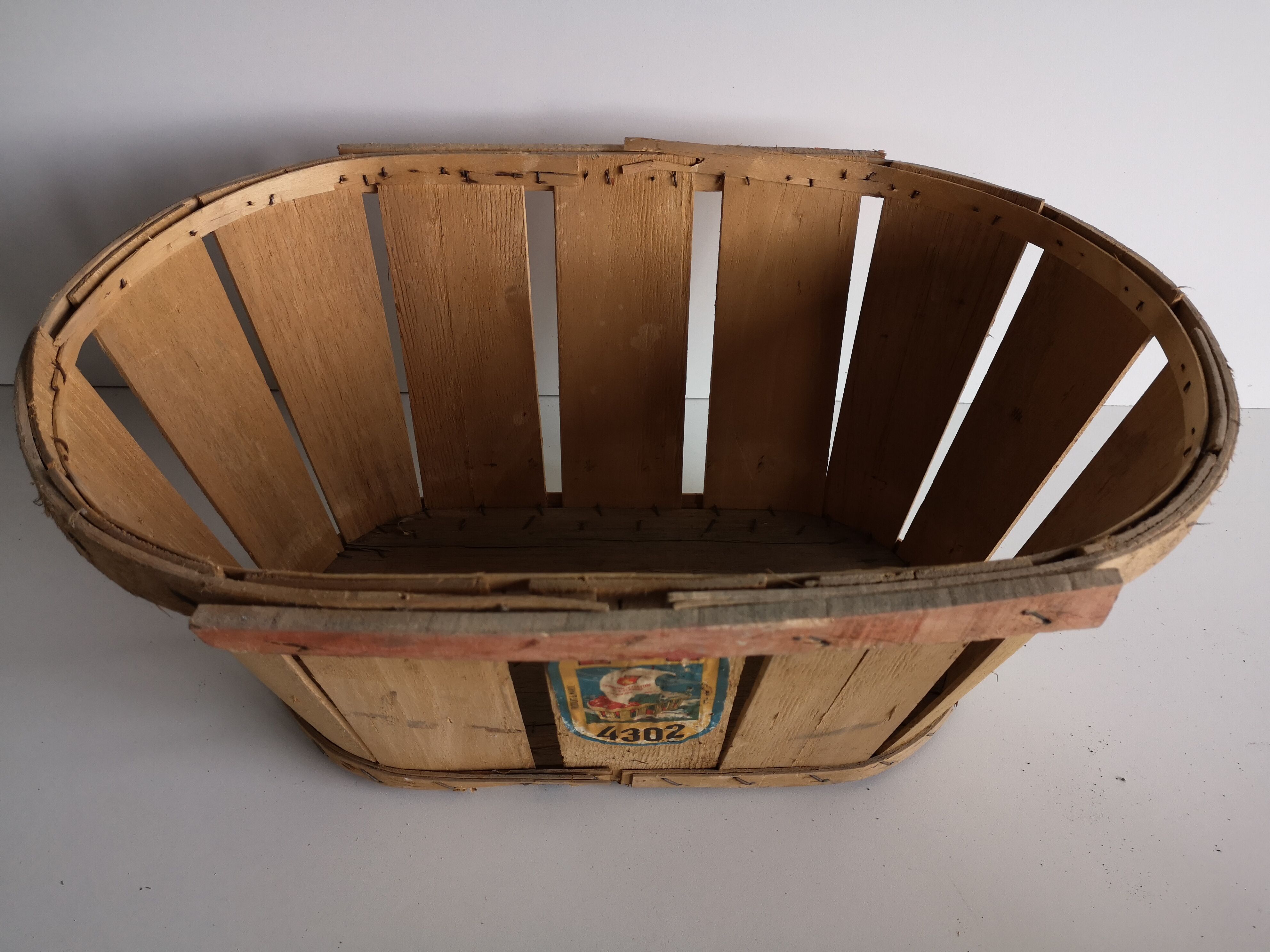 Batch of 6 storage cases, old fruit crates