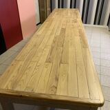 Grande table à manger de 4 mètres de long