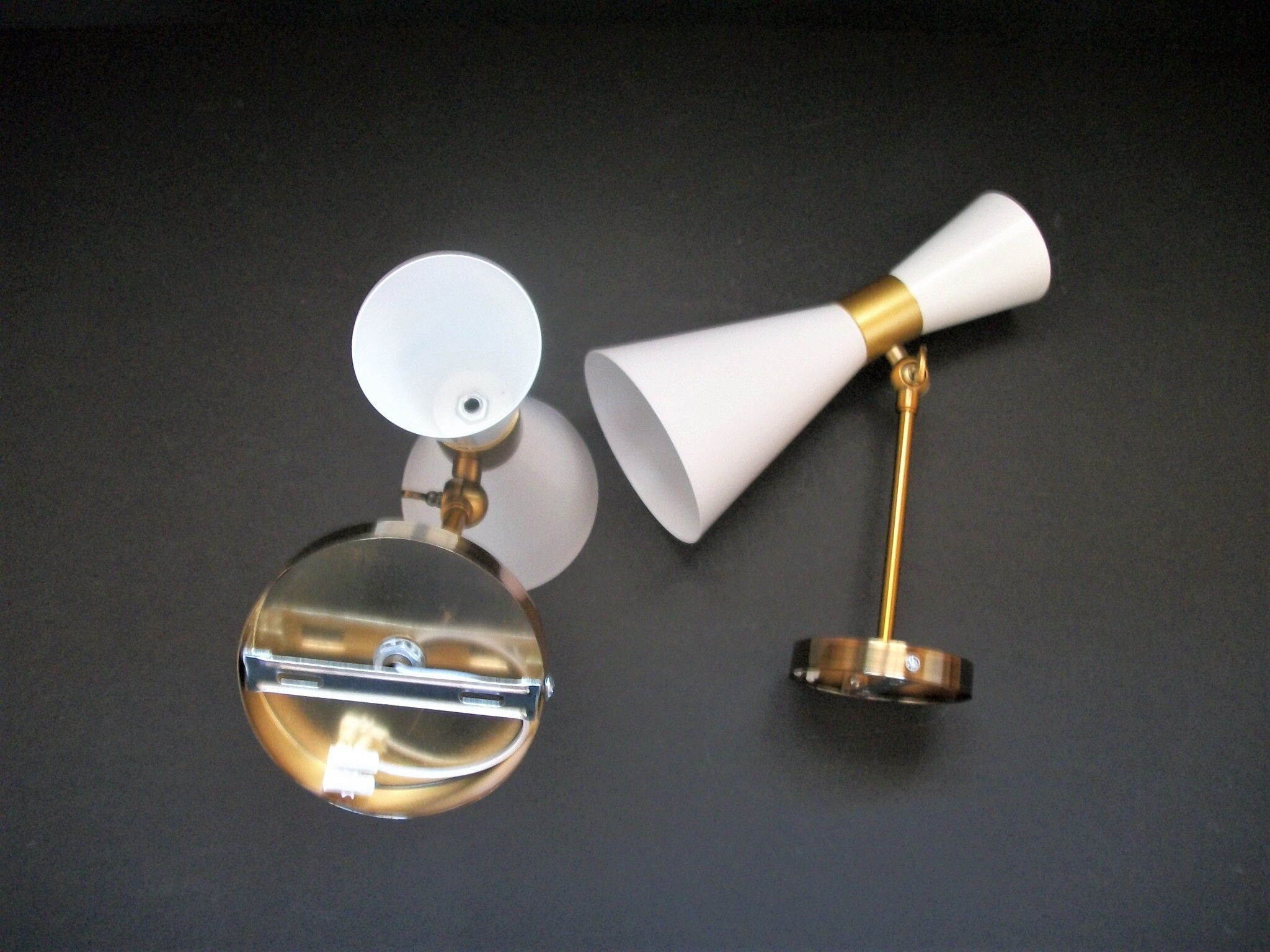 Pair of diabolo appliques